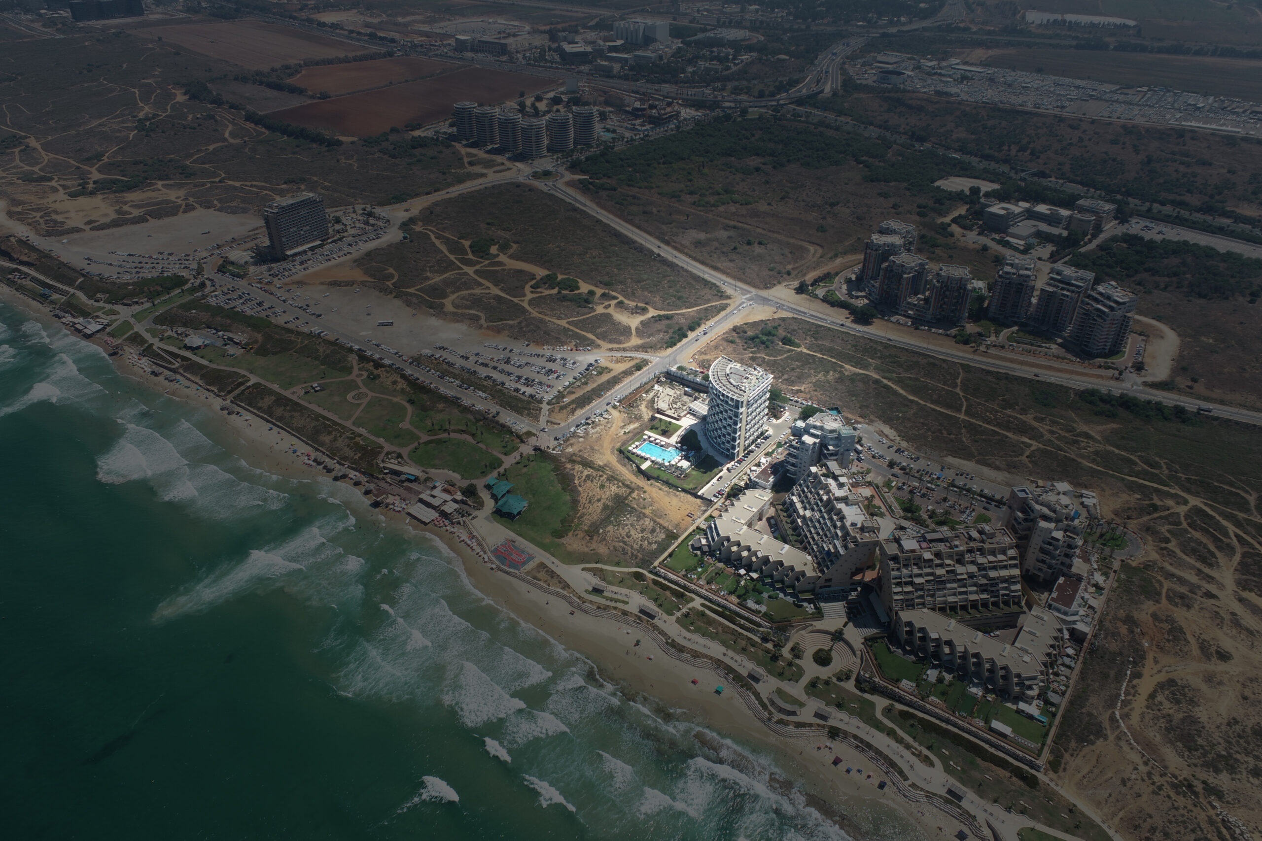 HaTzuk Beach: Value-add project on the Mediterranean coastline in Tel Aviv, designed to harmoniously blend with the Beach Park planned by Atarim Group and the municipality of Tel Aviv | Reality the Leading Group of Real Estate Investment Funds in Israel