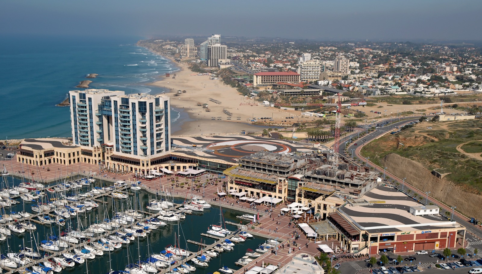 Arena: The complex is located in the Marina area, adjacent to the beach, hotels, and pier in west Herzliya | Reality the Leading Group of Real Estate Investment Funds in Israel
